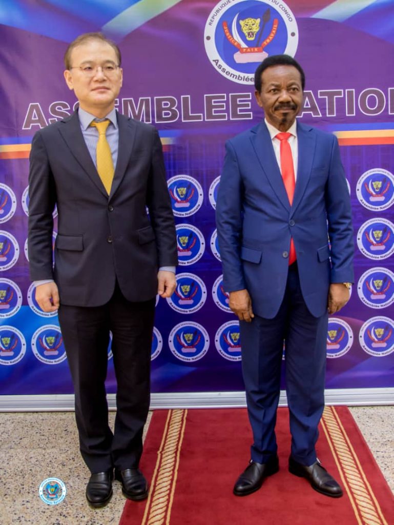 Kim Kiejoo chez Christophe Mboso pour échanger sur le rapprochement de Kinshasa et Séoul!