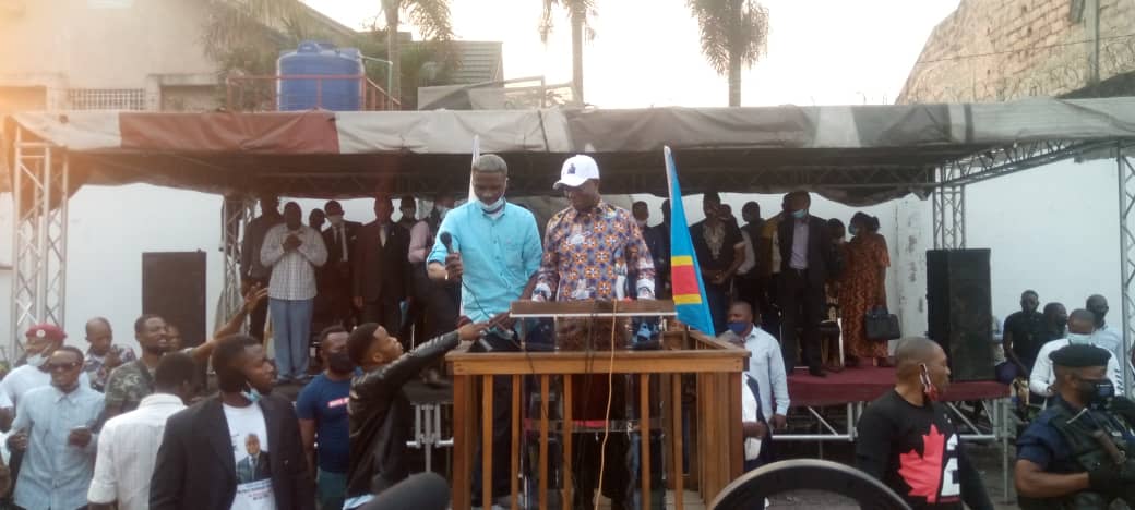 UDPS: En moins d’une heure de la mobilisation, le Secrétaire Général de l’UDPS, Augustin Kabuya a réussi à remplir la permanence de Limete.