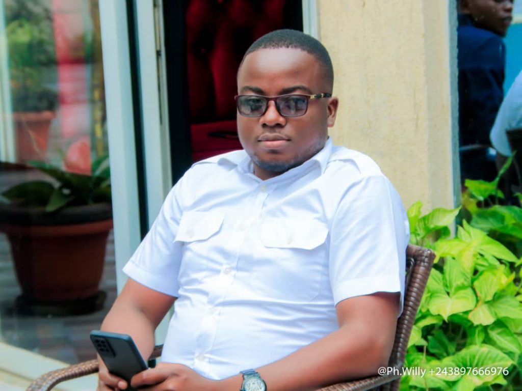Interview/ activiste pro démocratie de premières heures, Franck Bapingi estime que les personnes de la trempe de Tony Mwaba sont rares:   » S’il n’était pas venu à la tête de l’EPST, on ne parlerait plus peut-être de la gratuité de l’enseignement primaire ».