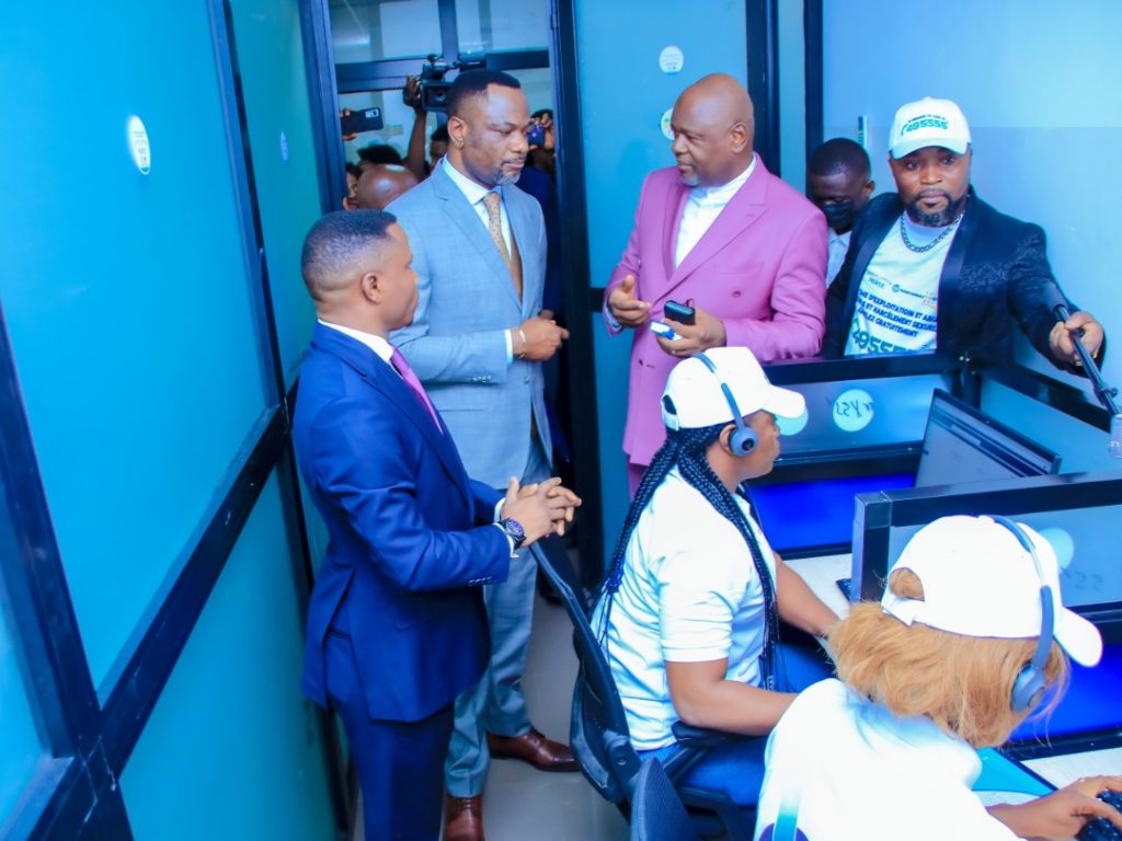 EPST: Tony Mwaba dote la DGC d’un « call center » pour renforcer les liens entre les parents et les autorités du sous secteur de l’éducation
