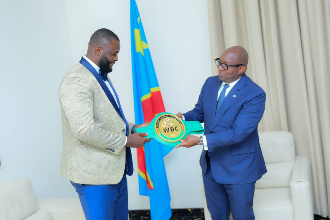 RDC: Après Félix Tshisekedi, Martin Bakole a présenté sa ceinture à Sama Lukonde