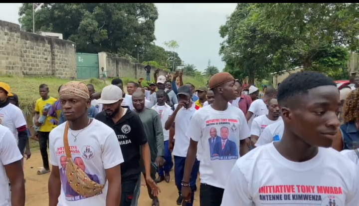 A l’appel de son Mentor Tony Mwaba Kazadi : Roger Mikanda mobilise et triomphe au Quartier kimwenza à Mont-Ngafula !