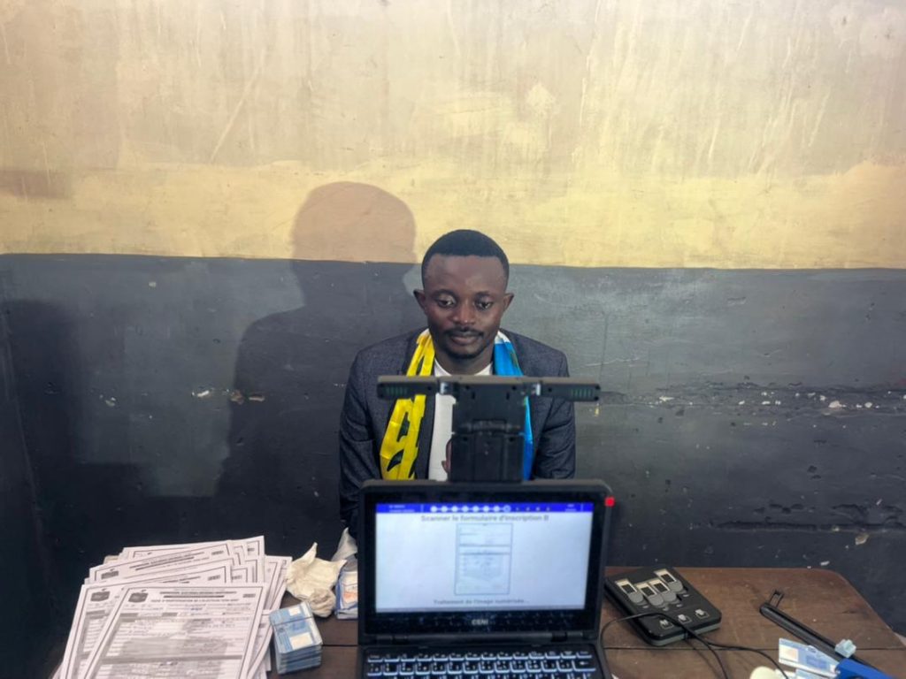 Processus électoral : Après son enrôlement, Ir Hugues Langa promet de mobiliser la jeunesse de Camp-Luka pour donner un second mandat à Félix Tshisekedi
