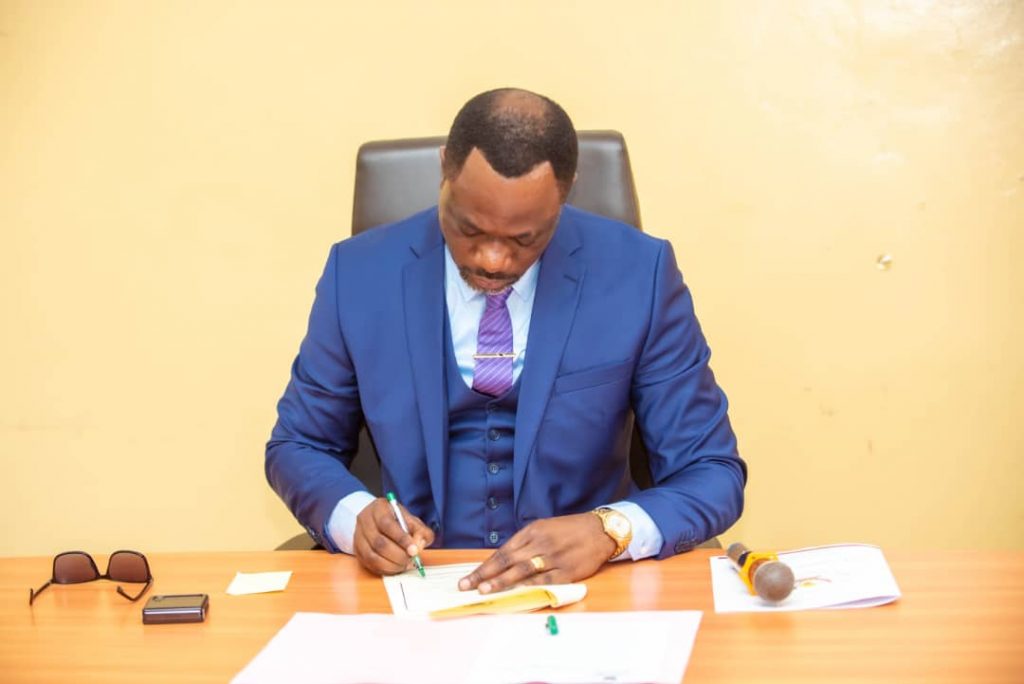 EPST : Tony Mwaba a  signé le calendrier de l’année scolaire 2023-2024