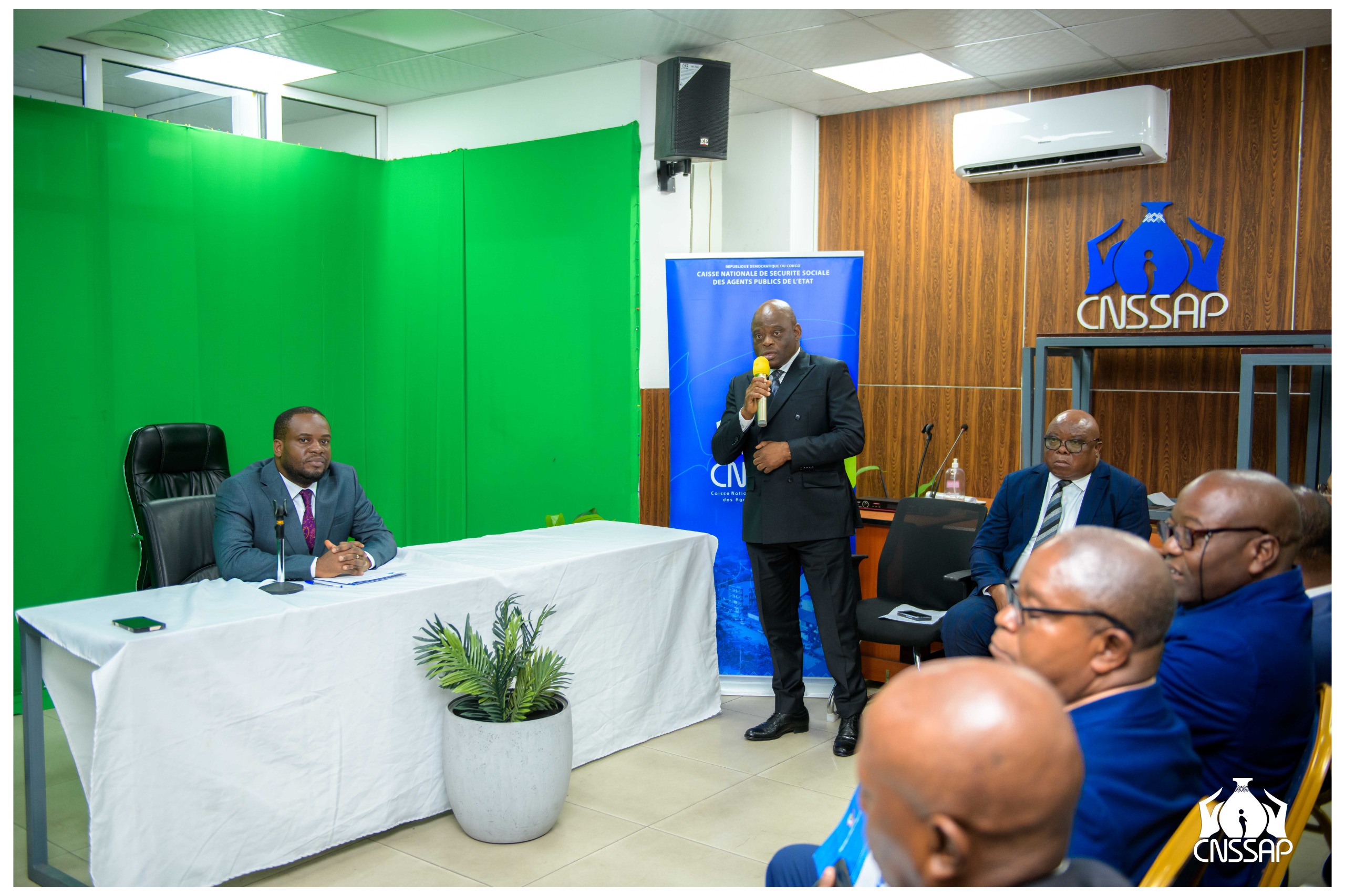 CNSSAP – INAP : L’INTERSYNDICALE NATIONALE DE L’ADMINISTRATION PUBLIQUE CONDUITE PAR SON PRÉSIDENT, FIDÈLE KIYANGI, ÉDIFIÉE SUR LA GOUVERNANCE ET LE CONTRÔLE INTERNE DE LA CNSSAP PAR LE TOP MANAGER JUNIOR MATA