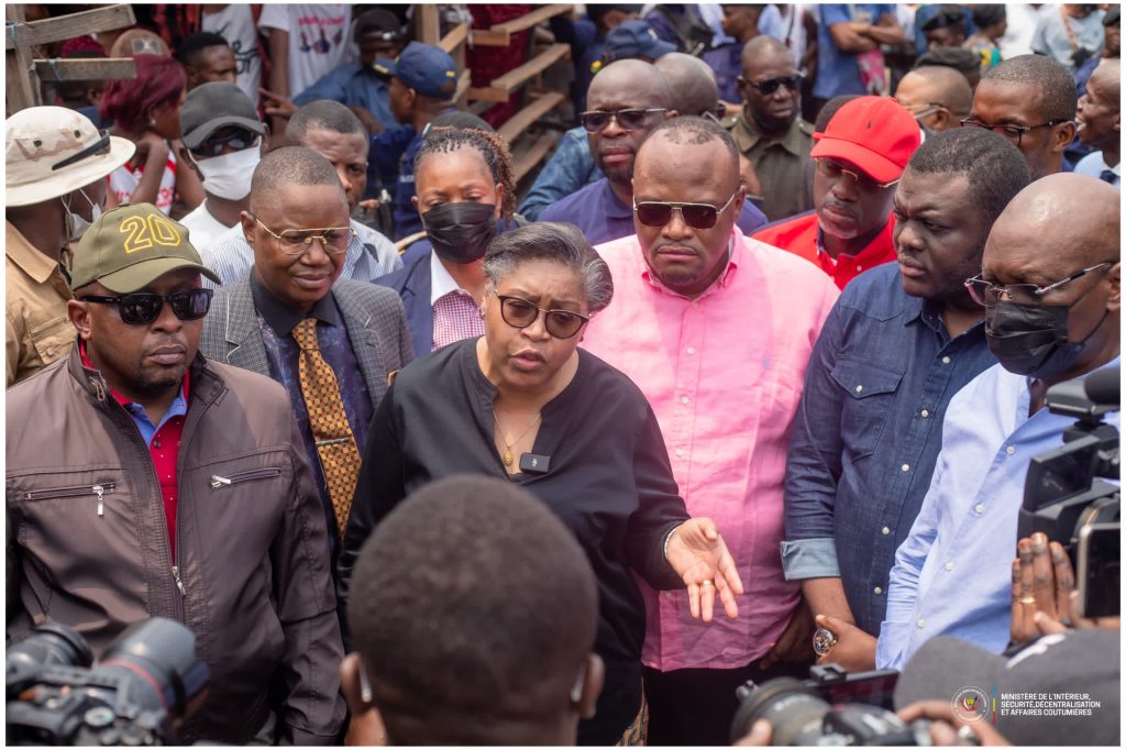 Incendie du marché de la Liberté : Le VPM Jacquemin Shabani aux côtés de Judith Suminwa pour s’enquérir de la situation