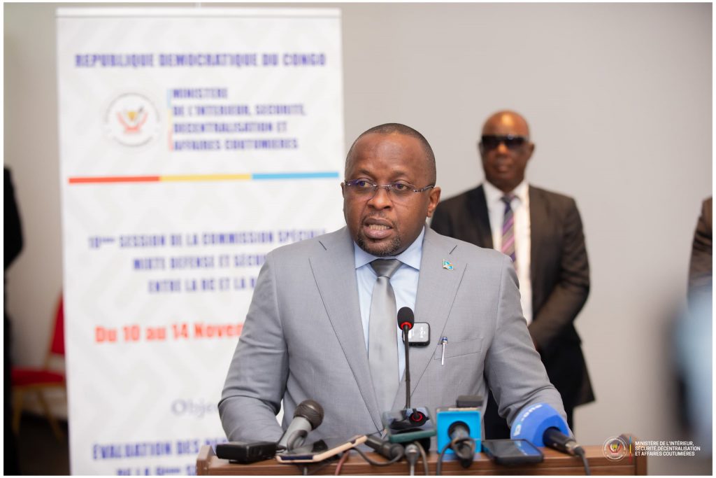 Ministère de l’intérieur : Jacquemain Shabani clôture de la 10ème session ordinaire de la commission spéciale mixte Défense et Sécurité