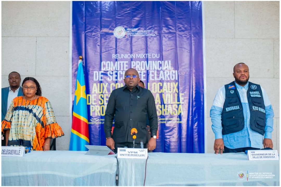 Gouvernance sécuritaire : Le VPM Jacquemin Shabani préside la réunion du Comité provincial de sécurité élargi aux CLS de Kinshasa