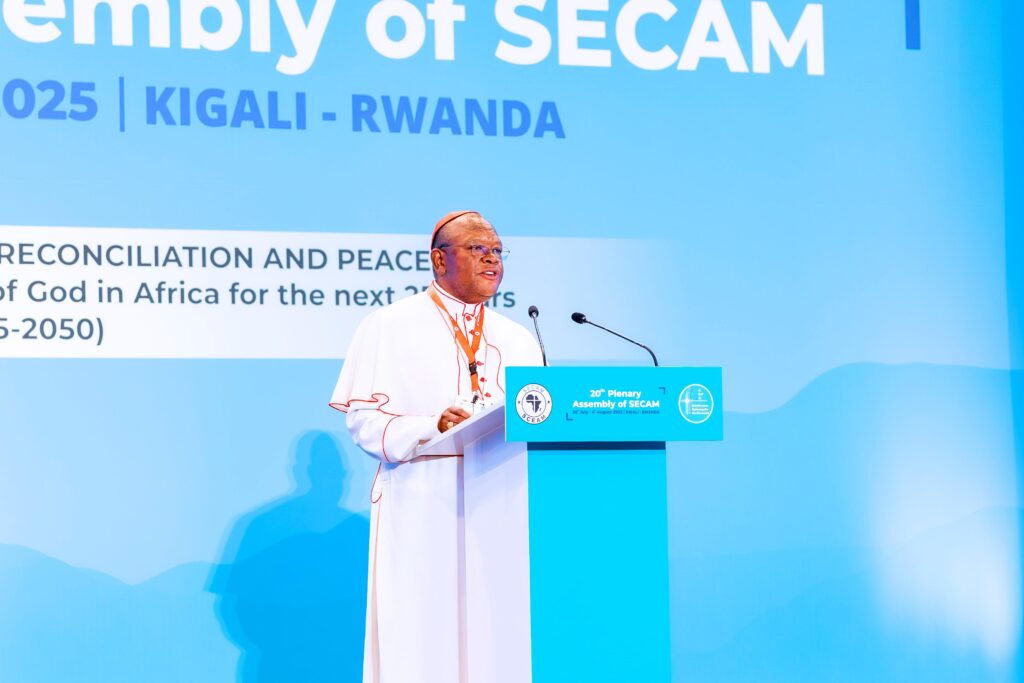 Eloges au Rwanda et à son leadership visionnaire :Cardinal Ambongo, otage de Paul Kagame pour ses vidéos compromettantes ?