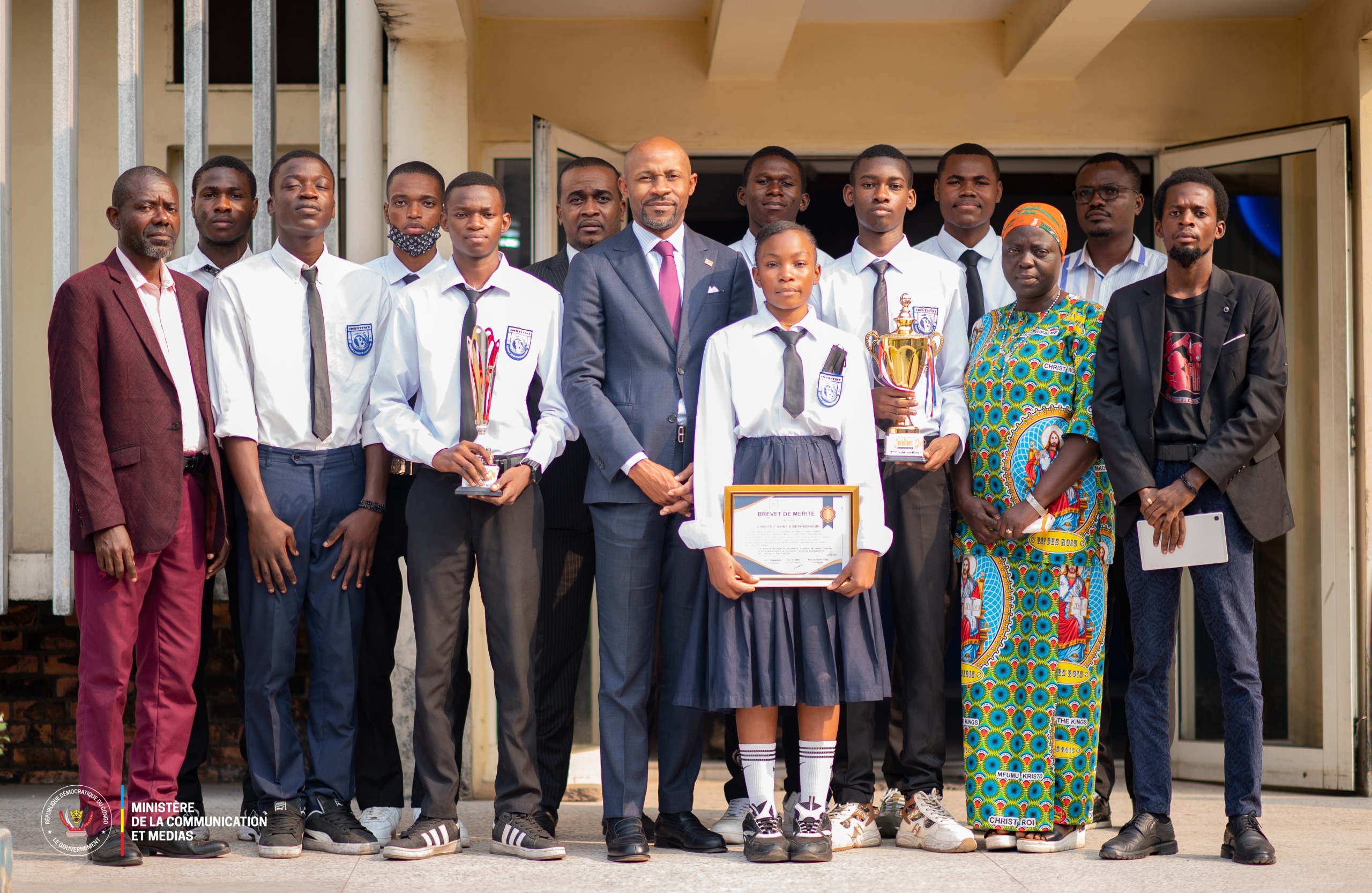 Patrick Muyaya honore les champions nationaux du concours « Génies en Herbe »