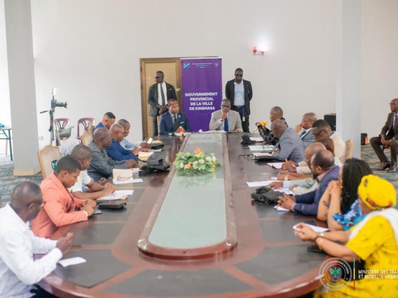 Kinshasa : réunion stratégique sur la gestion des bouchons devant les établissements scolaires