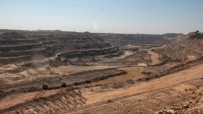 Haute-Uélé, exploitation semi-industrielle et illégale de l’or par les Chinois : Le Gouv Jean Bakomito Gambu accusé d’avoir vendu la province !