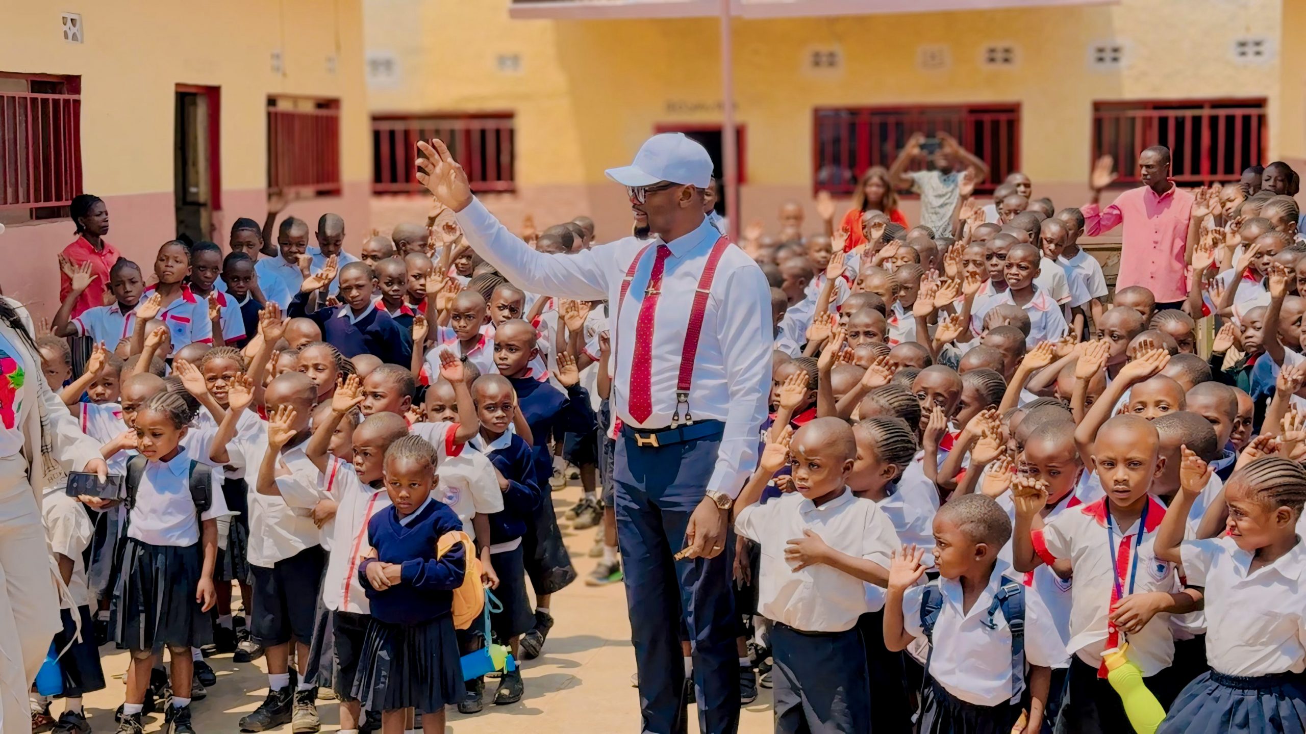 Haut-Katanga : Le Rév. Thomas Kamwend, Président-Coordonnateur de l’Union Sacrée Afrique du Sud et Président de la Chambre de commerce RDC–Afrique du Sud, offre depuis sept ans une école gratuite pour les orphelins et enfants défavorisés à Ruashi
