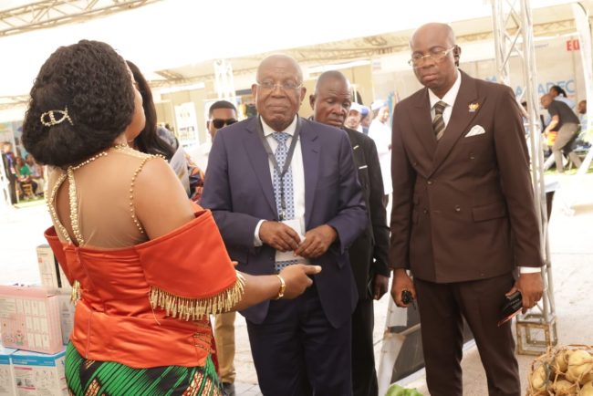 Promotion de l’entrepreunariat et de l’autonomisation de la femme à Lubumbashi : Le DG Godefroy Kizaba, pèlerin de Félix Tshisekedi en faveur de 300 femmes formées à l’initiative personnelle