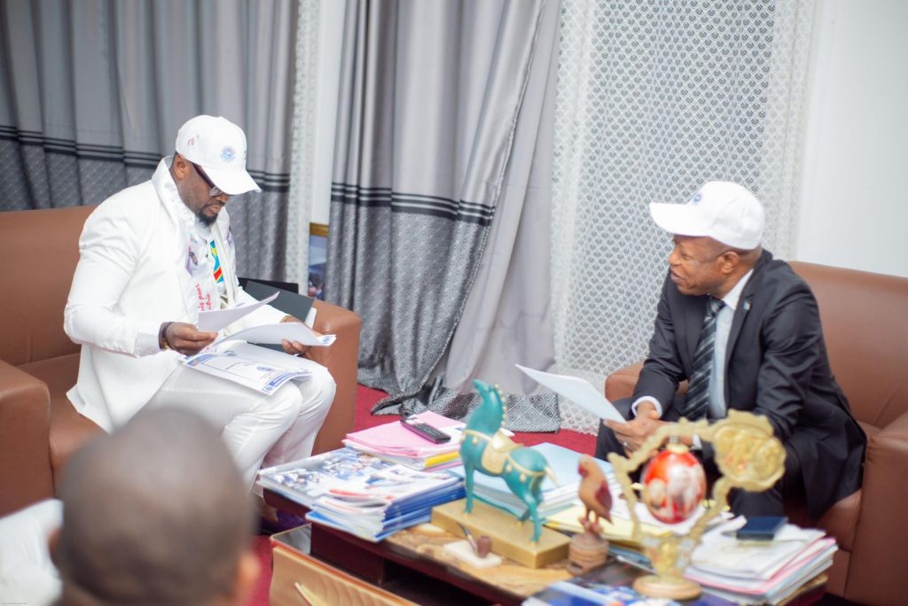 RDC – Le Révérend Pasteur Thomas Kamwend à Kinshasa pour la présentation du bureau de coordination de l’Union Sacrée Afrique du Sud et Australe