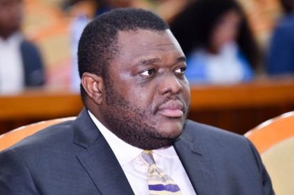 Kinshasa : Le député Auguy Kalonji s’assure du bon déroulement des travaux de la route Mukoko/Efobank à Tshangu