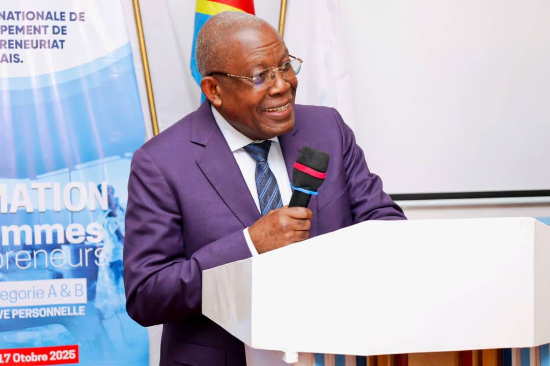 A Lubumbashi, le DG de l’ANADEC, le professeur Godefroy Kizaba a lancé la Formation à l’Initiative Privée (FIP) en faveur des 300 femmes