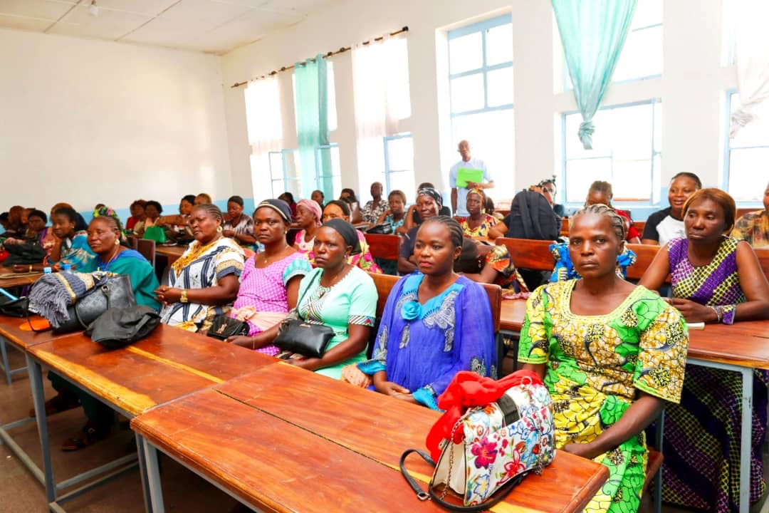 A Lubumbashi, le DG de l’ANADEC, le professeur Godefroy Kizaba a lancé la Formation à l’Initiative Privée (FIP) en faveur des 300 femmes 