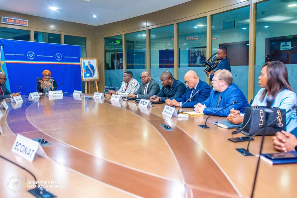 Embouteillages à Kinshasa : Acacia Bandubola assure de l’implication du gouvernement pour garantir un approvisionnement stable en carburant.