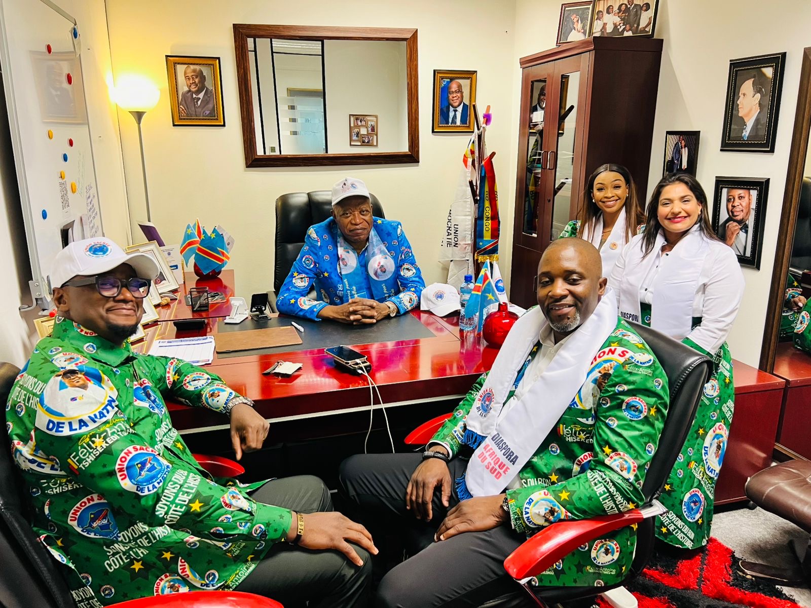 Afrique du Sud : Après l’installation du bureau de coordination, le Professeur André Mbata visite le luxueux QG de l’Union Sacrée à Sandton, un cadeau offert au Président Félix Tshisekedi par le Secrétaire Exécutif, le Rév. Thomas Kamwend