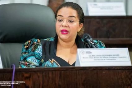 Traitement des dossiers du passeport biométrique rdcongolais : Le retard de Thérèse KayikwambaWagner, tache d’huile sur le costume de Félix Tshisekedi ?