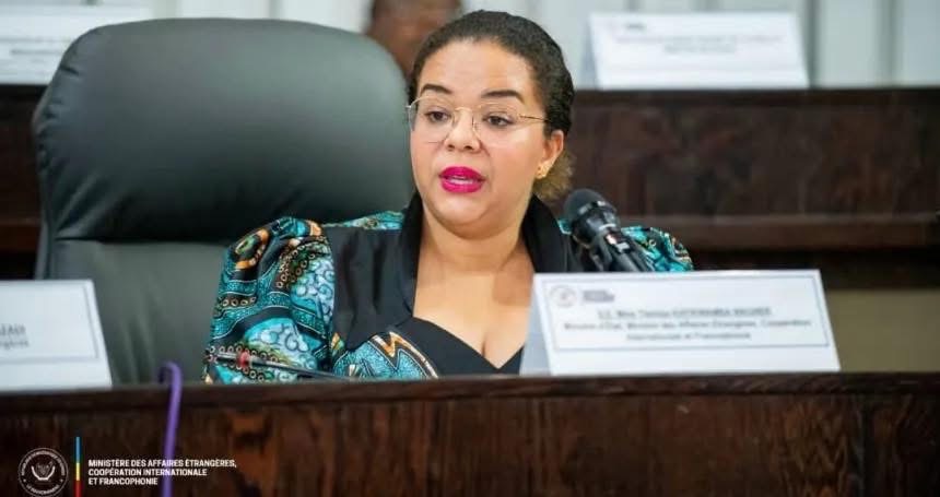 Traitement des dossiers du passeport biométrique rdcongolais : Le retard de Thérèse KayikwambaWagner, tache d’huile sur le costume de Félix Tshisekedi ?