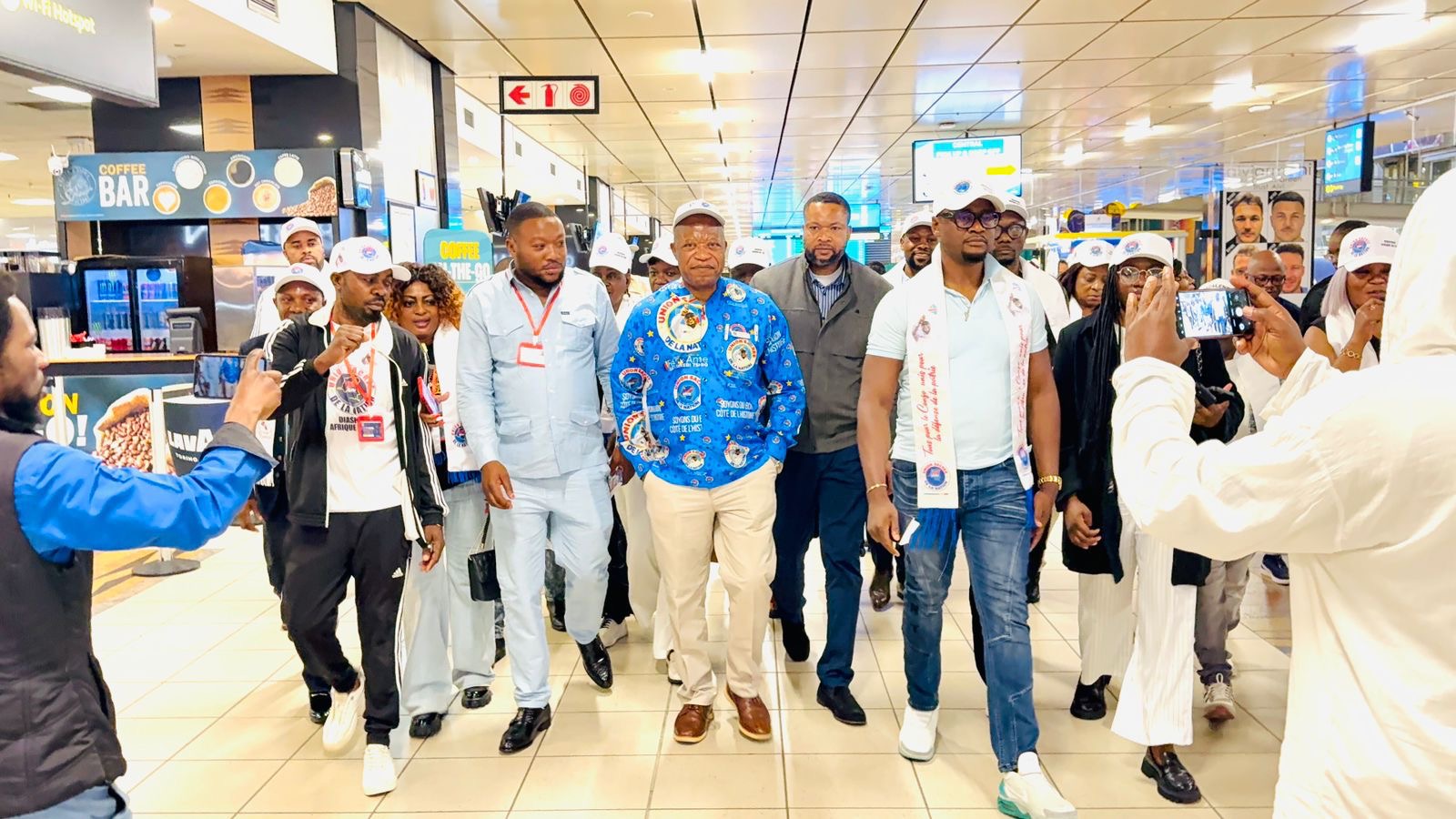 Afrique du Sud : Après avoir installé le bureau de coordination de l’Union Sacrée, le Professeur André Mbata raccompagné à l’aéroport par le Pasteur Thomas Kamwend et son équipe