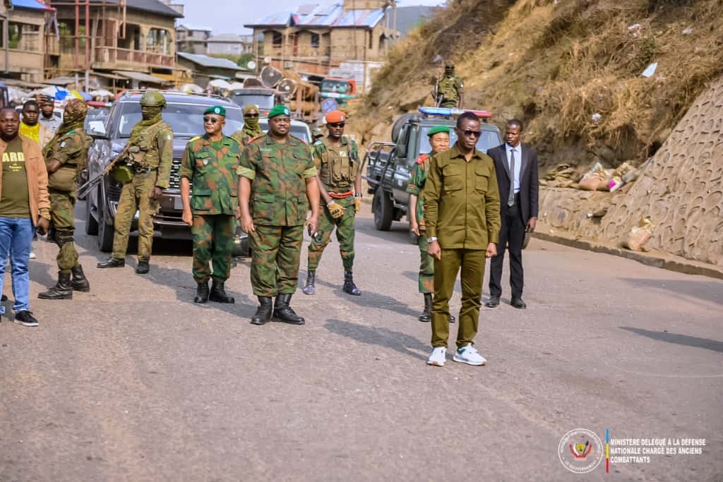 Identification et récupération du Patrimoine des Anciens combattants : à Boma, Eliezer Ntambwe exhorte les épouses des militaires et leurs dépendants à soutenir le Chef de l’État.