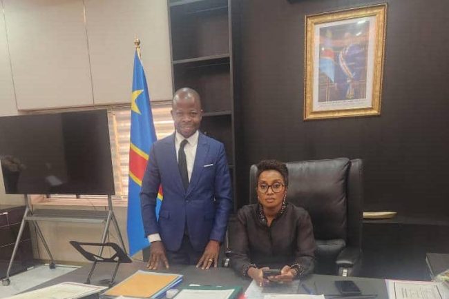 Message de vœux et de félicitation adressé à Madame la Ministre du Portefeuille, Julie Mbuyi Shiku par José Munana, à l&rsquo;occasion du Nouvel An et de son leadership inspiré