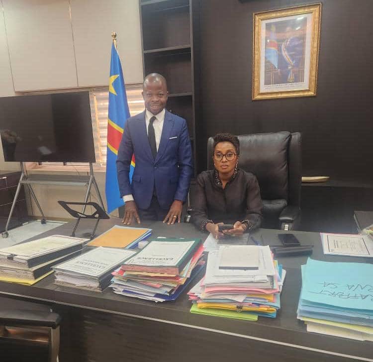 Message de vœux et de félicitation adressé à Madame la Ministre du Portefeuille, Julie Mbuyi Shiku par José Munana, à l&rsquo;occasion du Nouvel An et de son leadership inspiré
