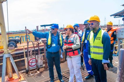 Kongo Central : En mission à Muanda, la ministre Acacia Bandubola lance une série d’inspections stratégiques dans le secteur pétrolier