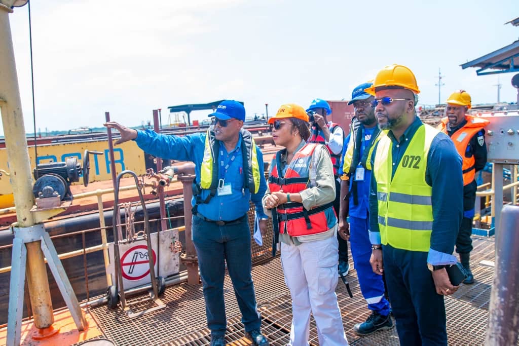 Kongo Central : En mission à Muanda, la ministre Acacia Bandubola lance une série d’inspections stratégiques dans le secteur pétrolier