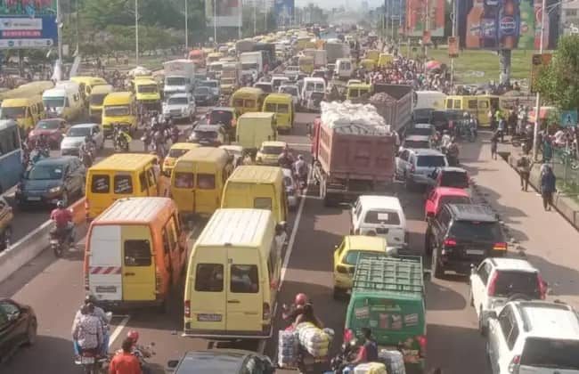 KINSHASA : Festivités de fin d&rsquo;année face aux embouteillages et prix forfaitaires