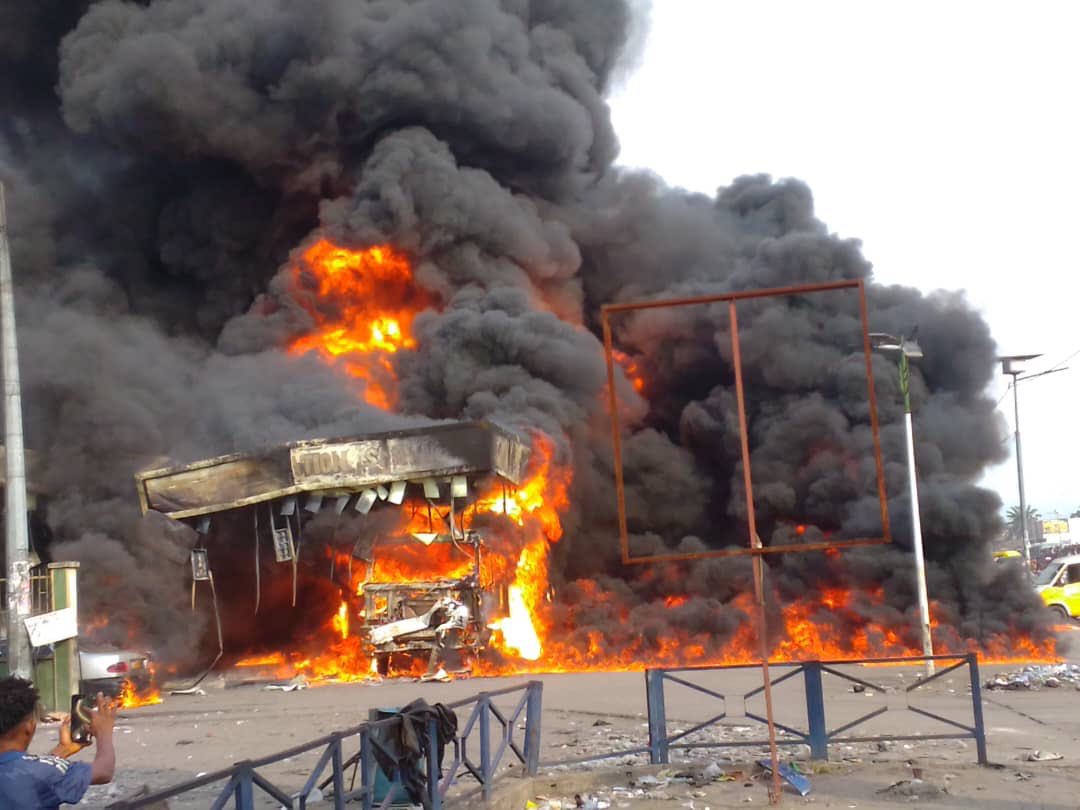 Kinshasa : Une station service prend feu à Masina et provoque des dégâts matériels