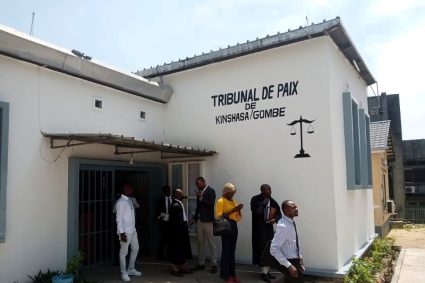 Arnaqué par Mme Yvonne Mongu, L’IGF Beleshayi Kasanda menace et occupe illégalement la parcelle de Mayifuila