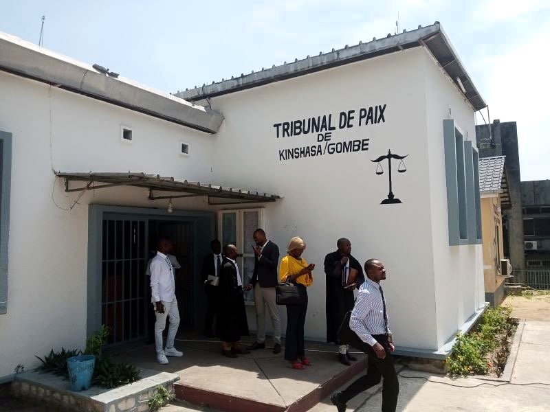 Arnaqué par Mme Yvonne Mongu, L’IGF Beleshayi Kasanda menace et occupe illégalement la parcelle de Mayifuila