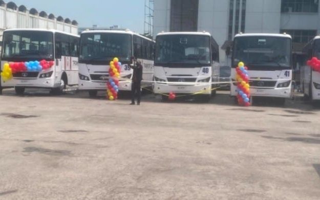 Finances : la DGRAD dotée de cinq bus et un hors-bord pour la mobilité de son personnel