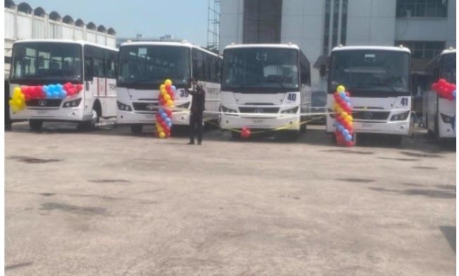Finances : la DGRAD dotée de cinq bus et un hors-bord pour la mobilité de son personnel