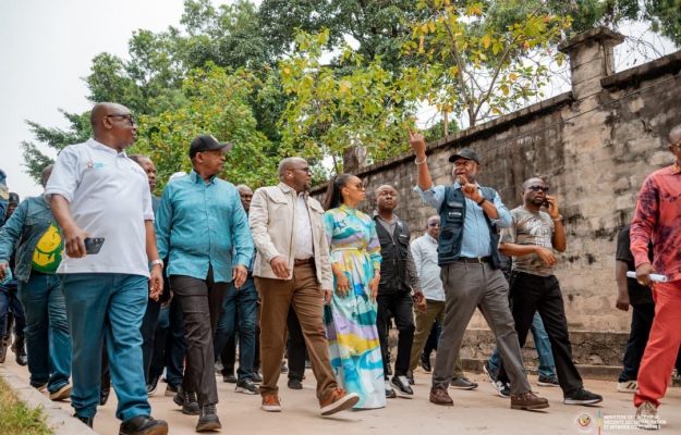 Constructions anarchiques à Kinshasa : Jacquemain Shabani inspecte la baie de Ngaliema avant les démolitions
