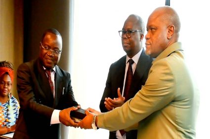 Modernisation financière : remise officielle des codes sources du LOGIRAD à la DGRAD