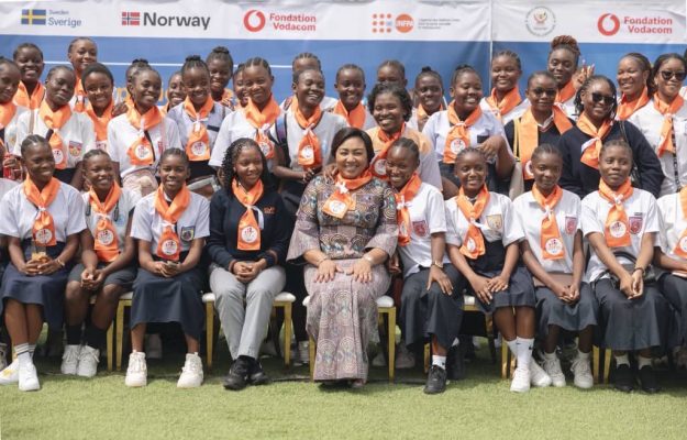 Dialogue intergénérationnel sur les droits des femmes : Denise Nyakeru endosse avec engagement le rôle de marraine de l’Académie des Jeunes Filles Leaders