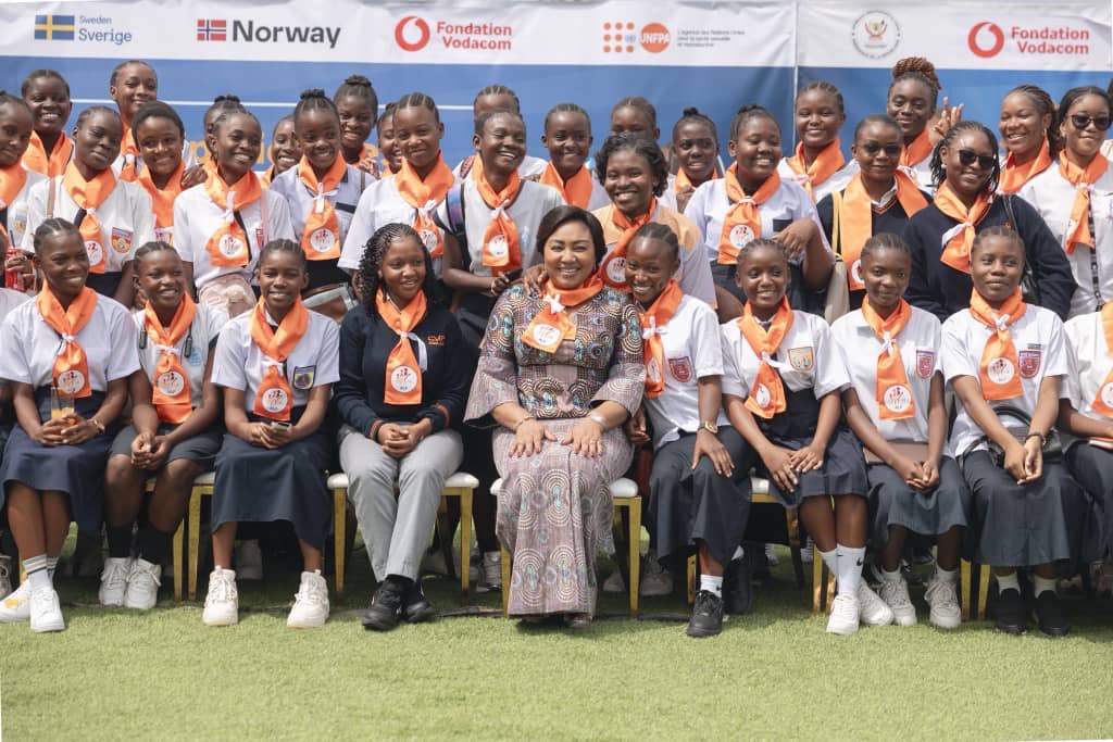 Dialogue intergénérationnel sur les droits des femmes : Denise Nyakeru endosse avec engagement le rôle de marraine de l’Académie des Jeunes Filles Leaders