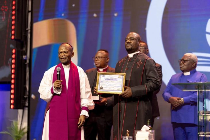 De Frère au Pasteur Mike Kalambay passant par l&rsquo;Artiste Gospel