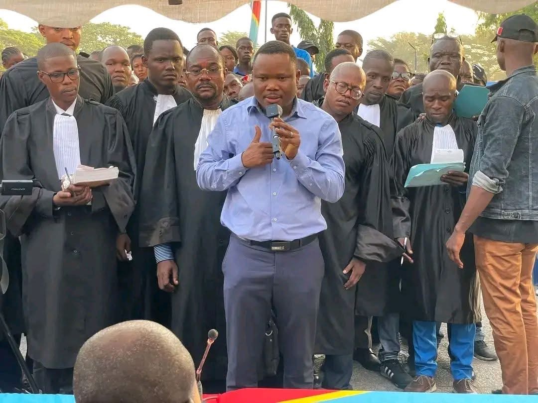 Clameur publique autour de la vidéo du Docteur David Balanganayi Kayembe frappant sa patiente à l&rsquo;hôpital :Le TGI/Kinkole en audience en flagrance