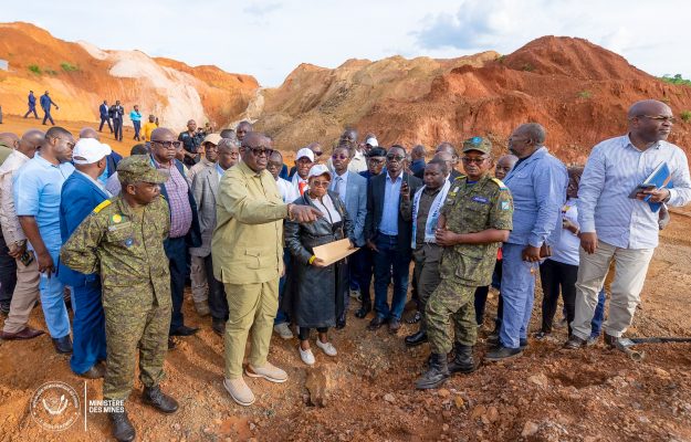 En mission d’itinérance en Ituri : Louis Watum ordonne la fermeture des sites illégaux d’exploitation de l’or