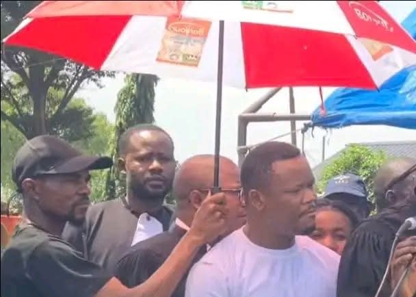 Affaire Dr David à Kinkole : entre exigence de justice et risque d’abandon des femmes enceintes, l’État face à une décision cruciale.