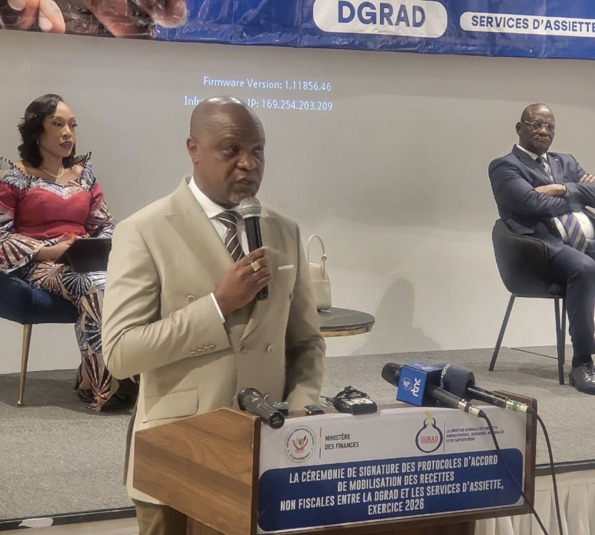 Mobilisation accrue des recettes non fiscales : Me Etienne Utshudi signe des protocoles d’accord avec les services d’assiette