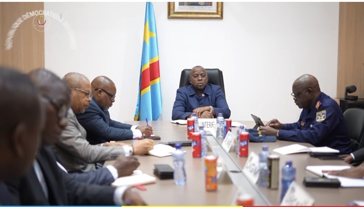 Lutte contre la criminalité : Le VPM Shabani consulte les opérateurs télécoms sur l’usage abusif des cartes SIM