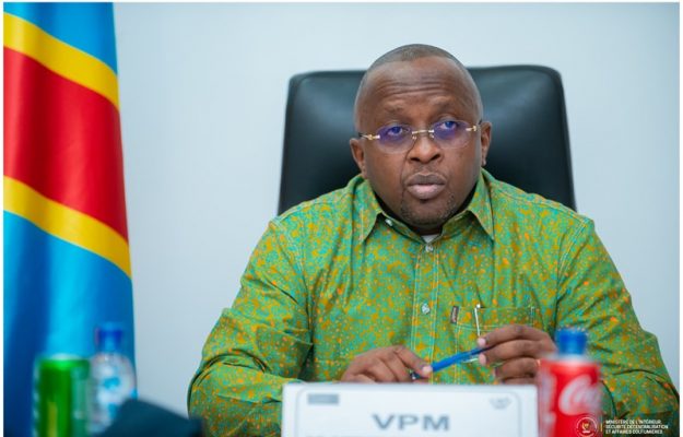 Motion contre Jacquemain Shabani : une initiative contre-productive face à l’urgence sécuritaire (Tribune de Paul-Valery Muteba)