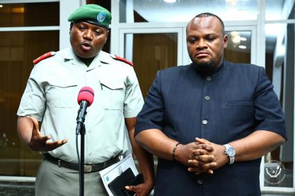 KINSHASA : UN NAVIRE À DEUX CAPITAINES